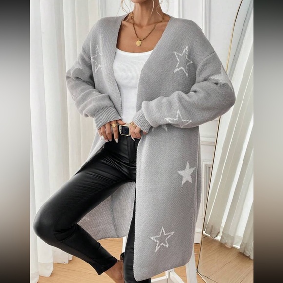 Cozy Grey Star Print Open Front Knit Cardigan - Picture 5 of 9